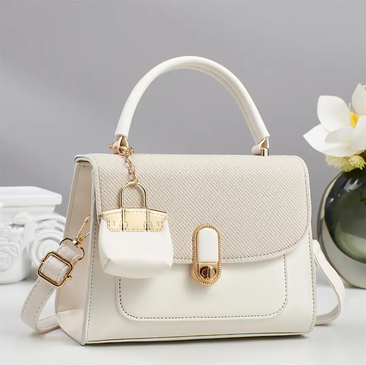 “Trendy women’s handbags and purses – fashion bags online”